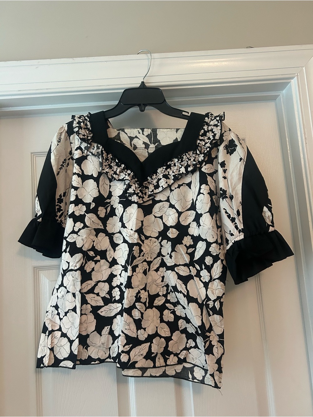 Vintage Black & White Floral Ruffle-Trim Women’s Top